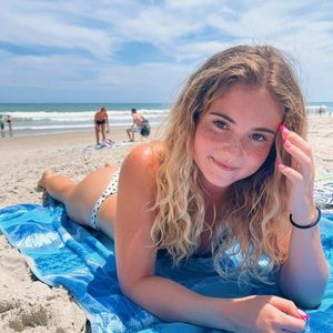 Meet your Posher, Lily